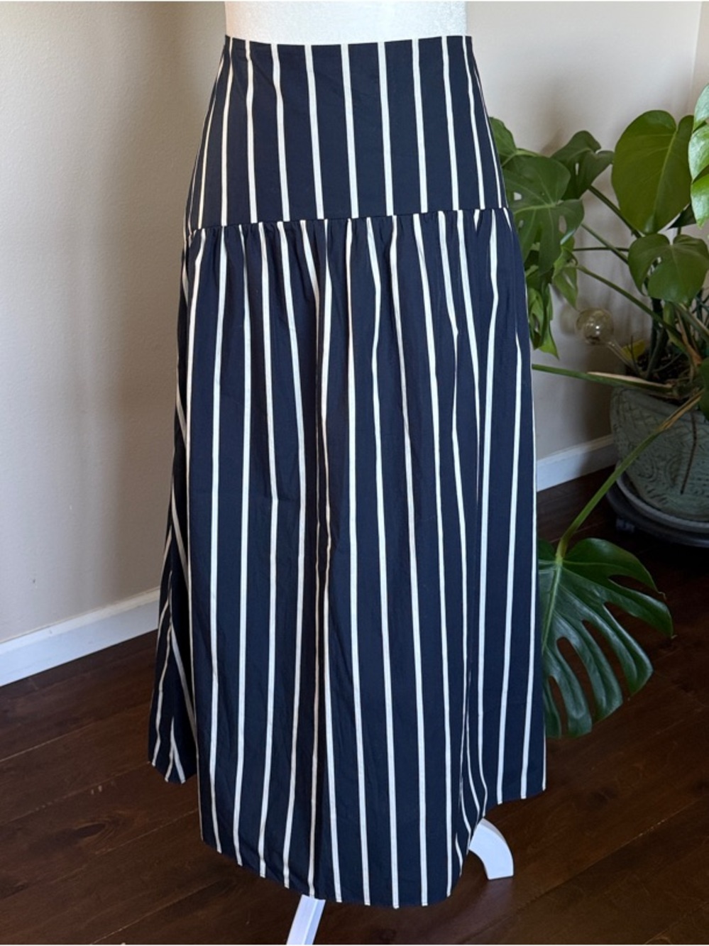 Nine West Navy and White Vertical-Striped Midi Skirt, Size 10
